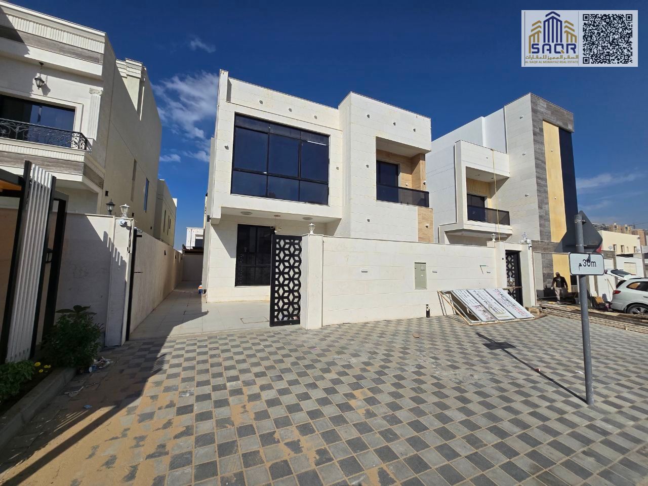 Fees included / Swimming pool / Garden / Prime location