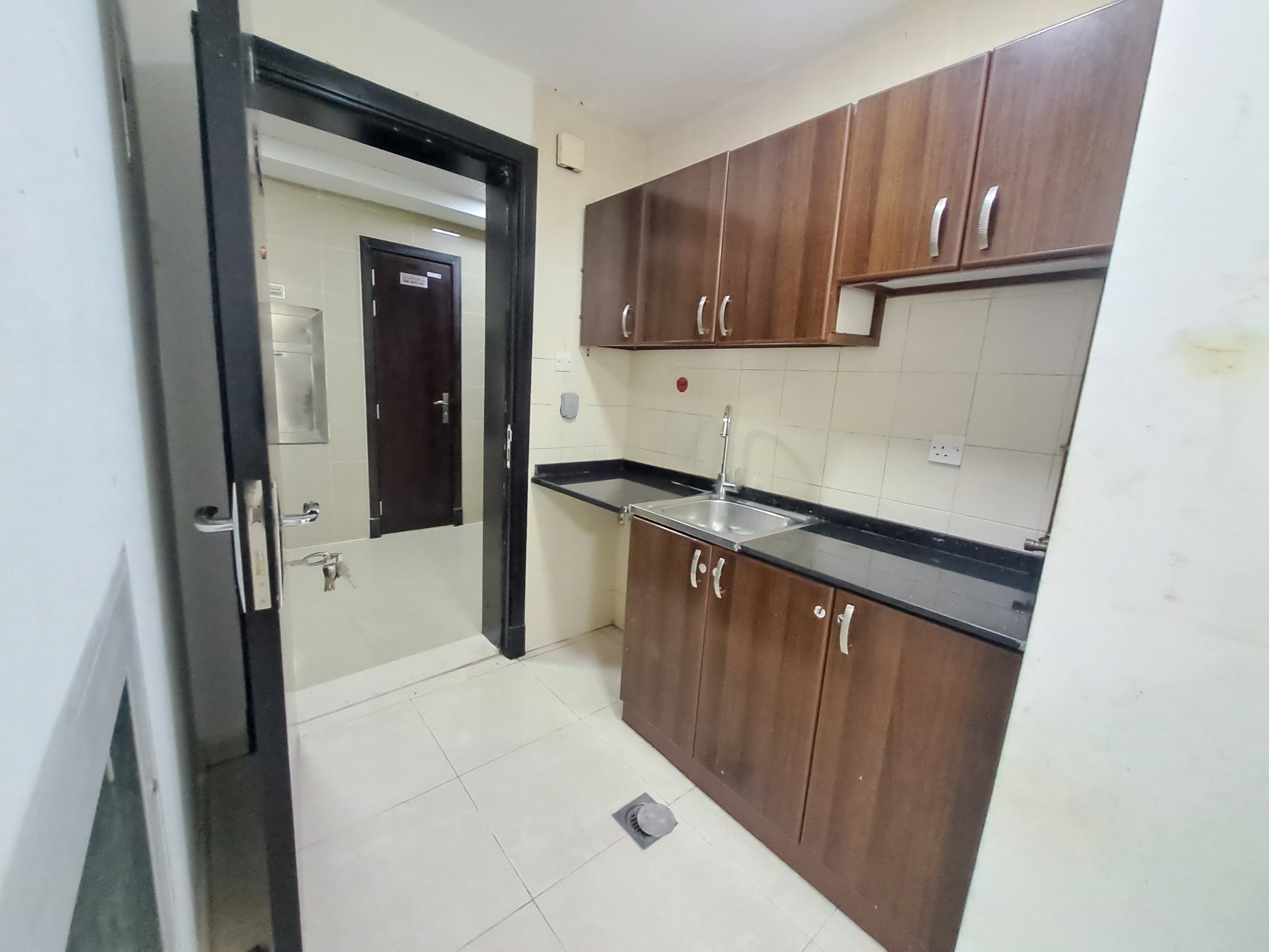 Seprate kitchen studio just in 25k ready to move only for family