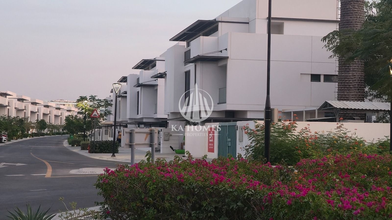 Townhouse 4BHK with Flexible Payment Plan | Gated Community | Free Hold | High Roi | Prime location