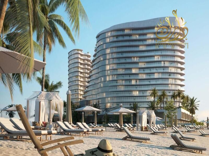 WATERFRONT LIVING_LUXURY THAT PERFORMS_BEACH ACCESS