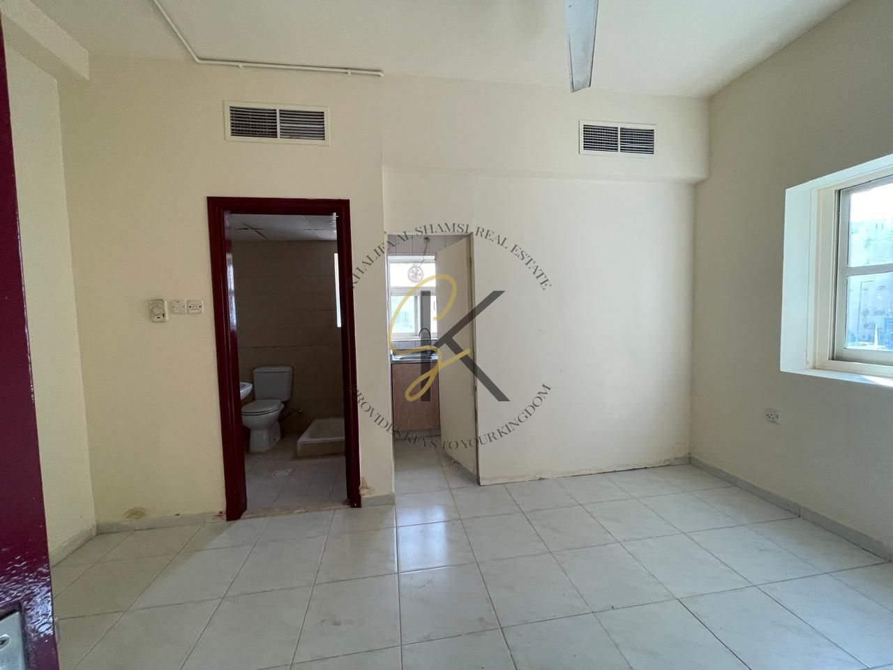 Spacious Unfurnished Studio Apartment with Separate Kitchen for Rent in Muwailah, Sharjah | 450 Sqft | All Amenities | Prime Location