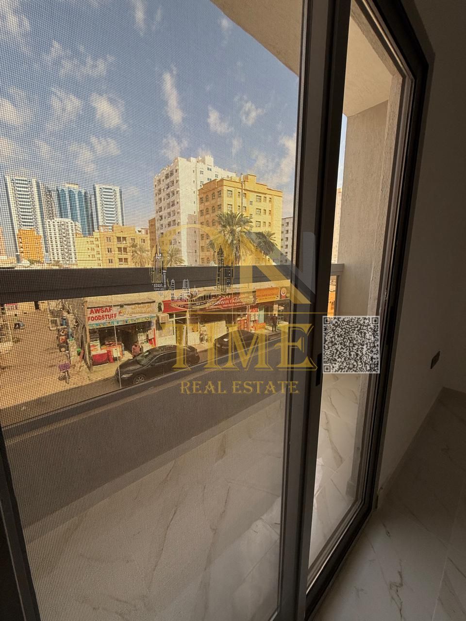 A brand new 1 bedroom apartment with living room is now available for annual rent