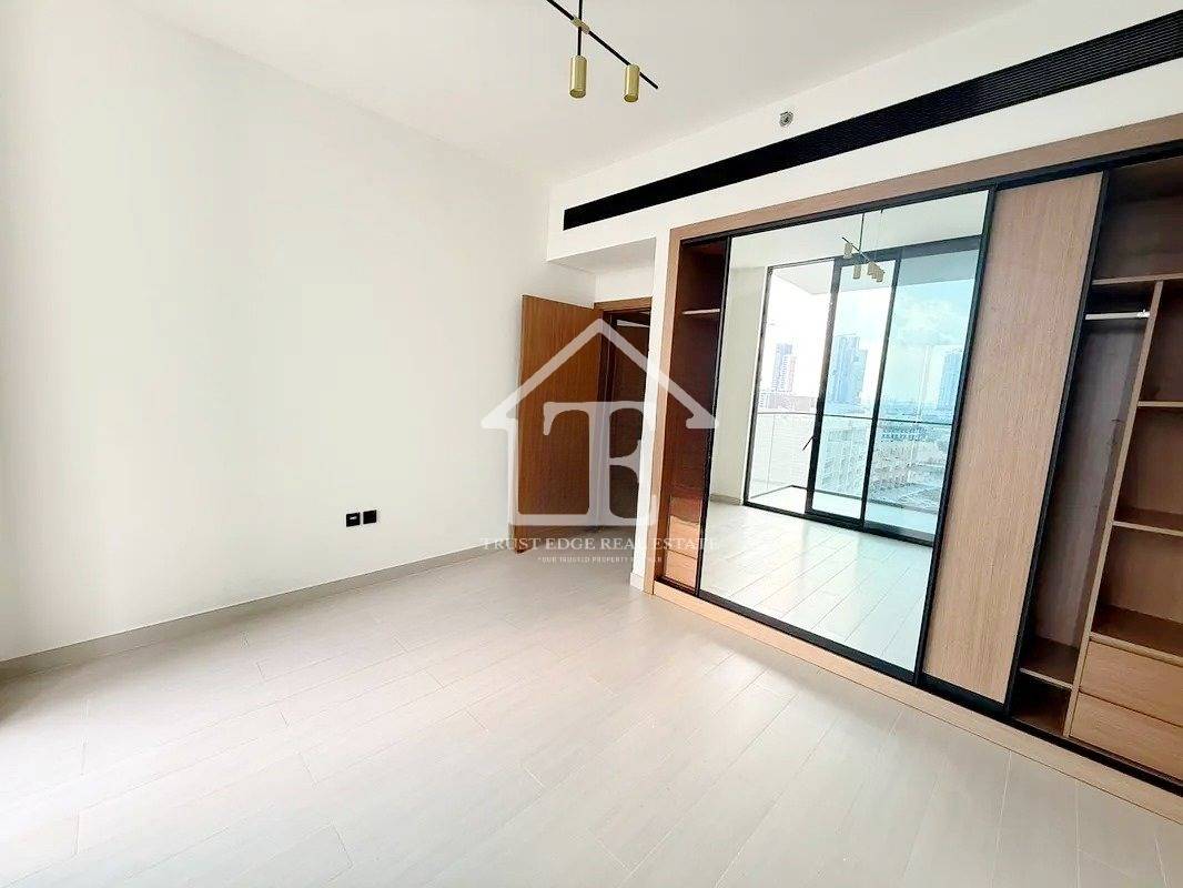VACANT | READY TO MOVE | HIGH FLOOR | PRIME AREA