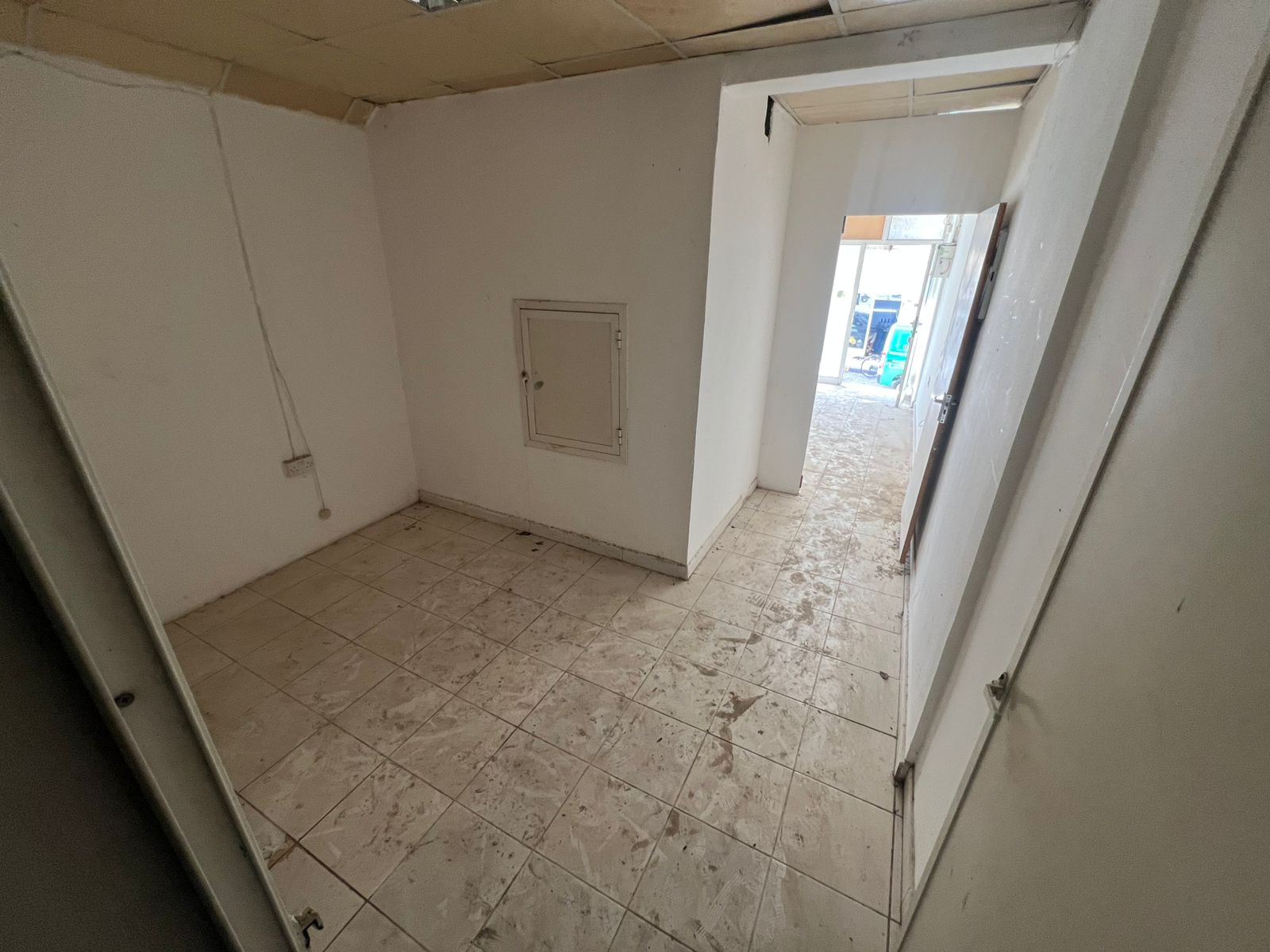 Shop for Annual Rent – Al Rumaila (Second Row from Ajman Corniche)