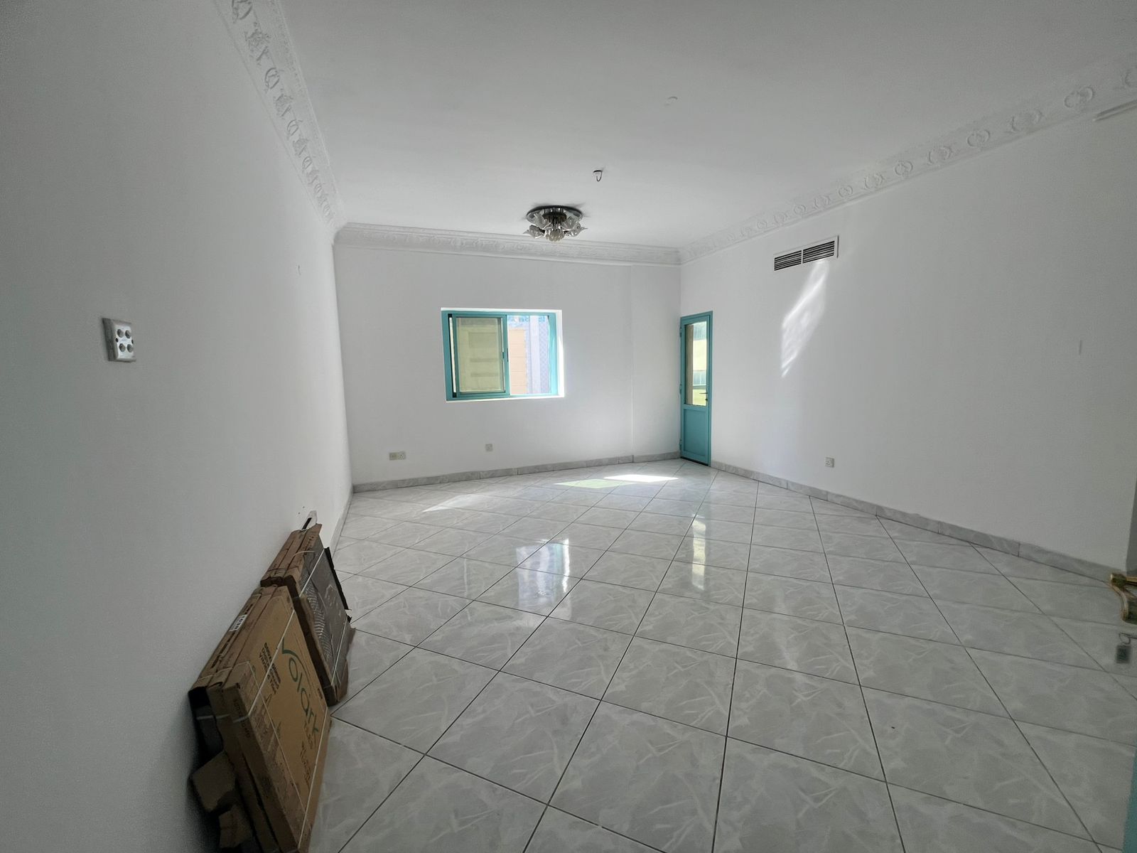 Free air conditioning \ Balcony \ Spacious area \ Distinctive view
