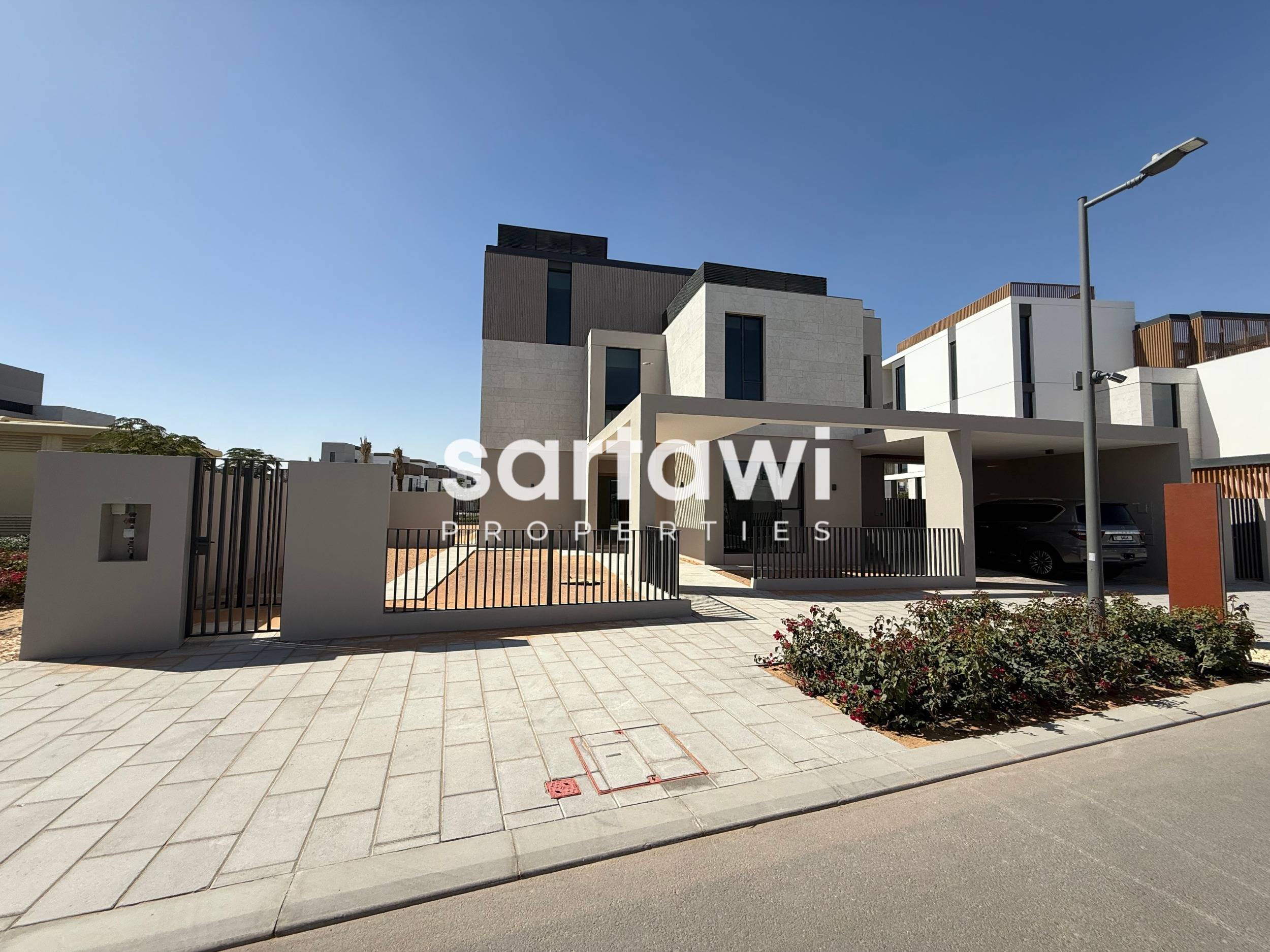 LUXURIOUS 5BR VILLA | BIG PLOT | CLOSE TO PARK