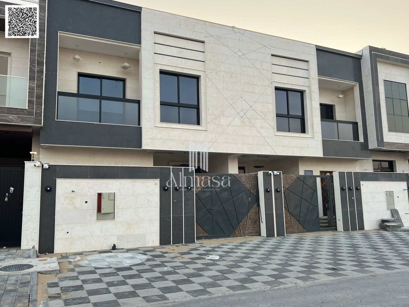 Villa on Mohammed Bin Zayed Street, 4 master bedrooms, at the lowest price in the market and negotiable. Prime location in a strategic location, a gre