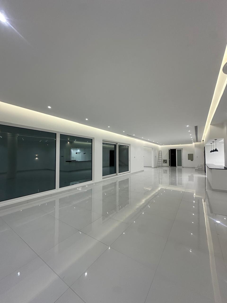 Luxury Villa ( 6 bed room+2 living room +majlisdining room2 kitchen+dining room+Elevator+2 kitchen +maid room+driver room