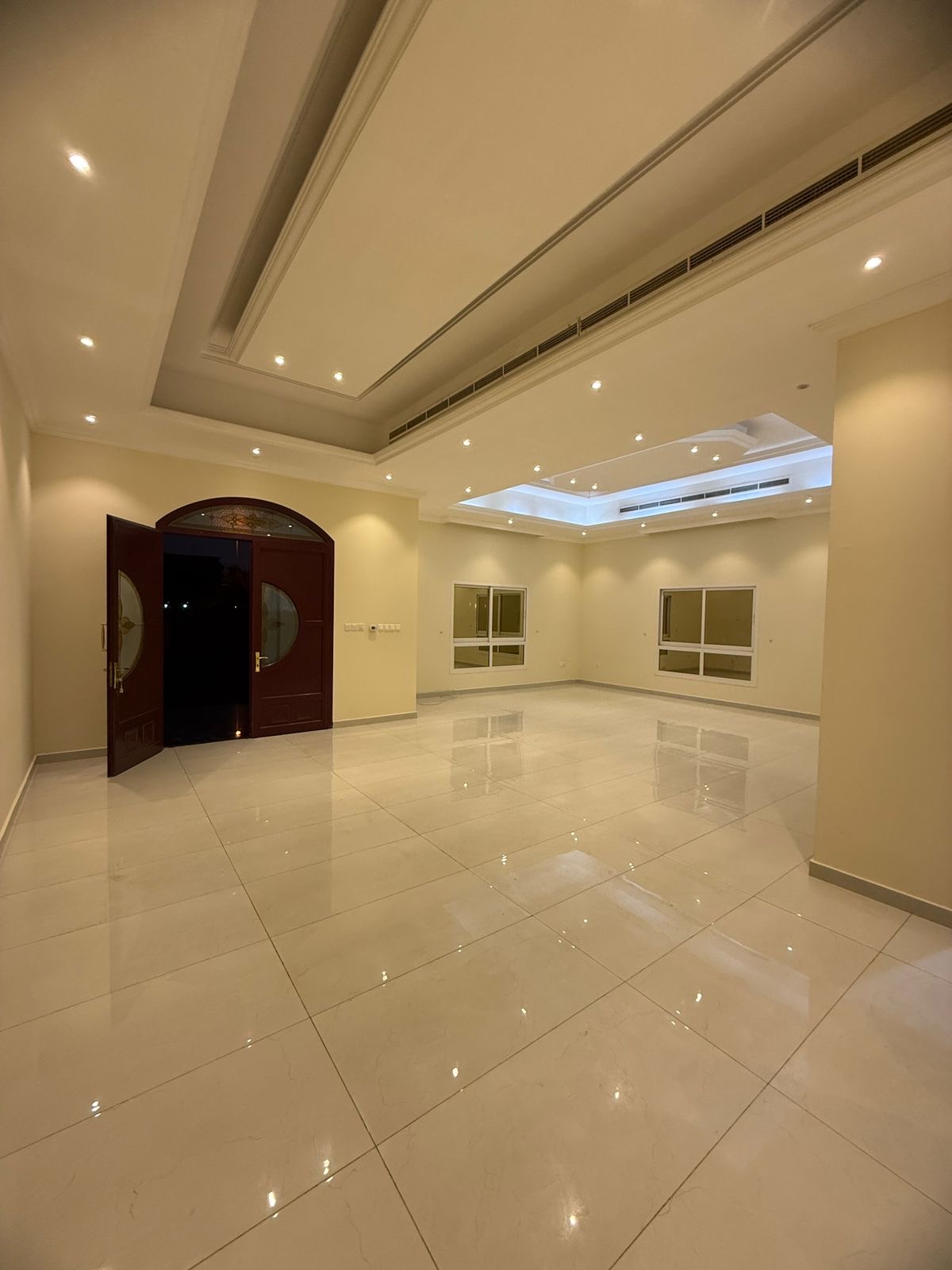 Nice villa (6 bed room+2 living room +majlisdining room2 kitchen+dining room+2 kitchen +maid room+laundry room+parking
