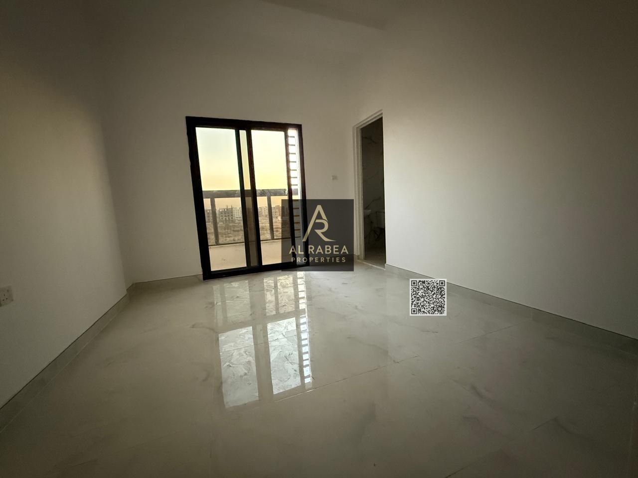 First tenant - Open view - Close to Dubai exit