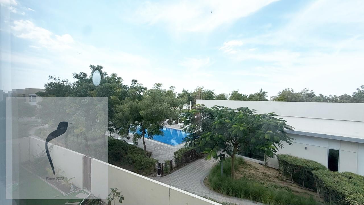 Stacked House I Single Row I Pool Facing