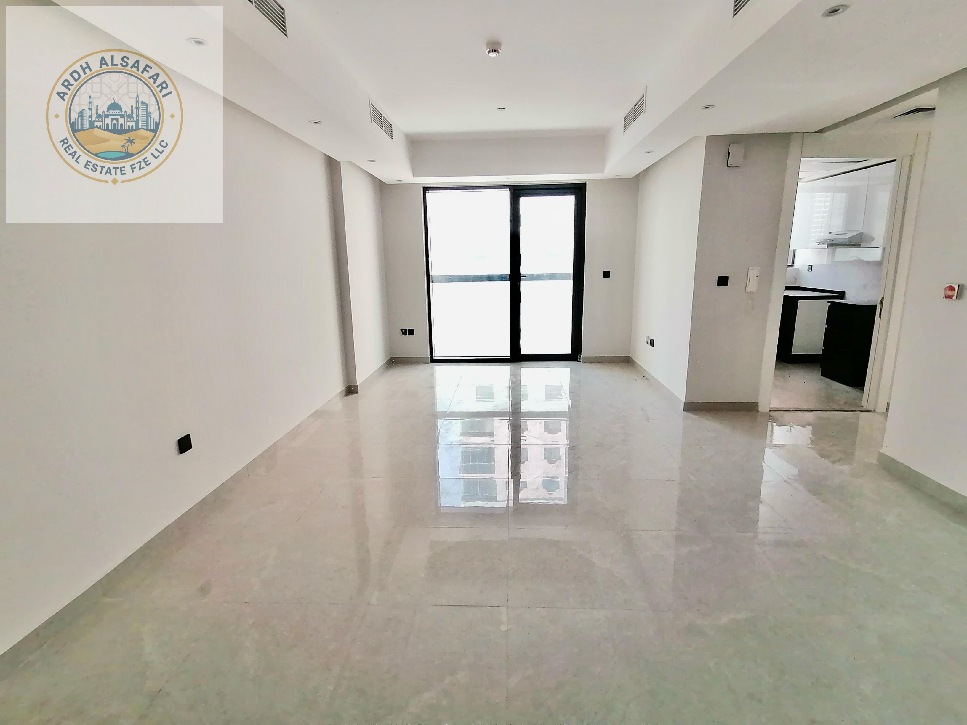 Limited Offer! Like-New 2 BHK Apartment with Free Parking