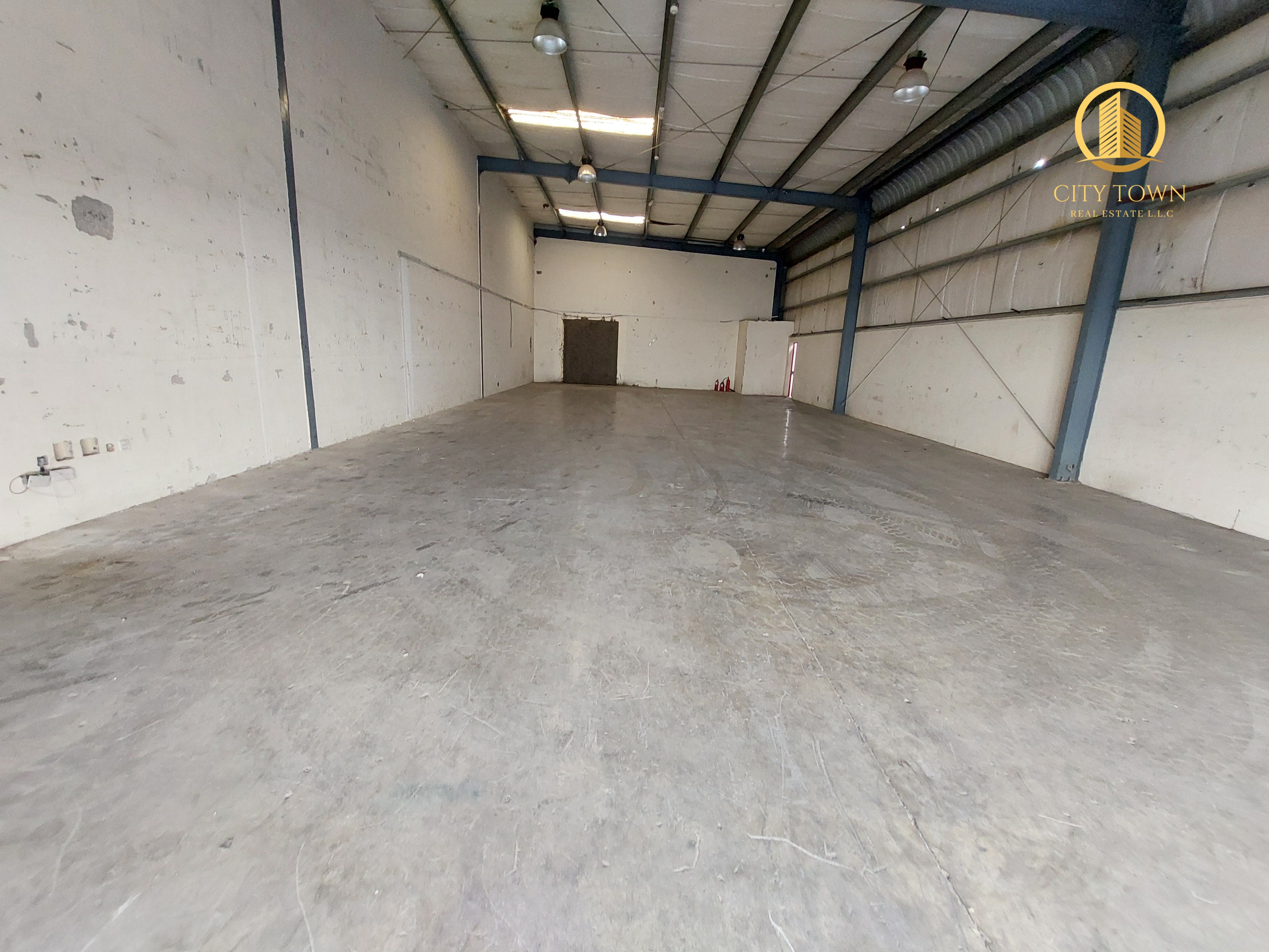 Spacious 2710 sqft warehouse with 30 KV electricity/ industrial Area 18 Sharjah