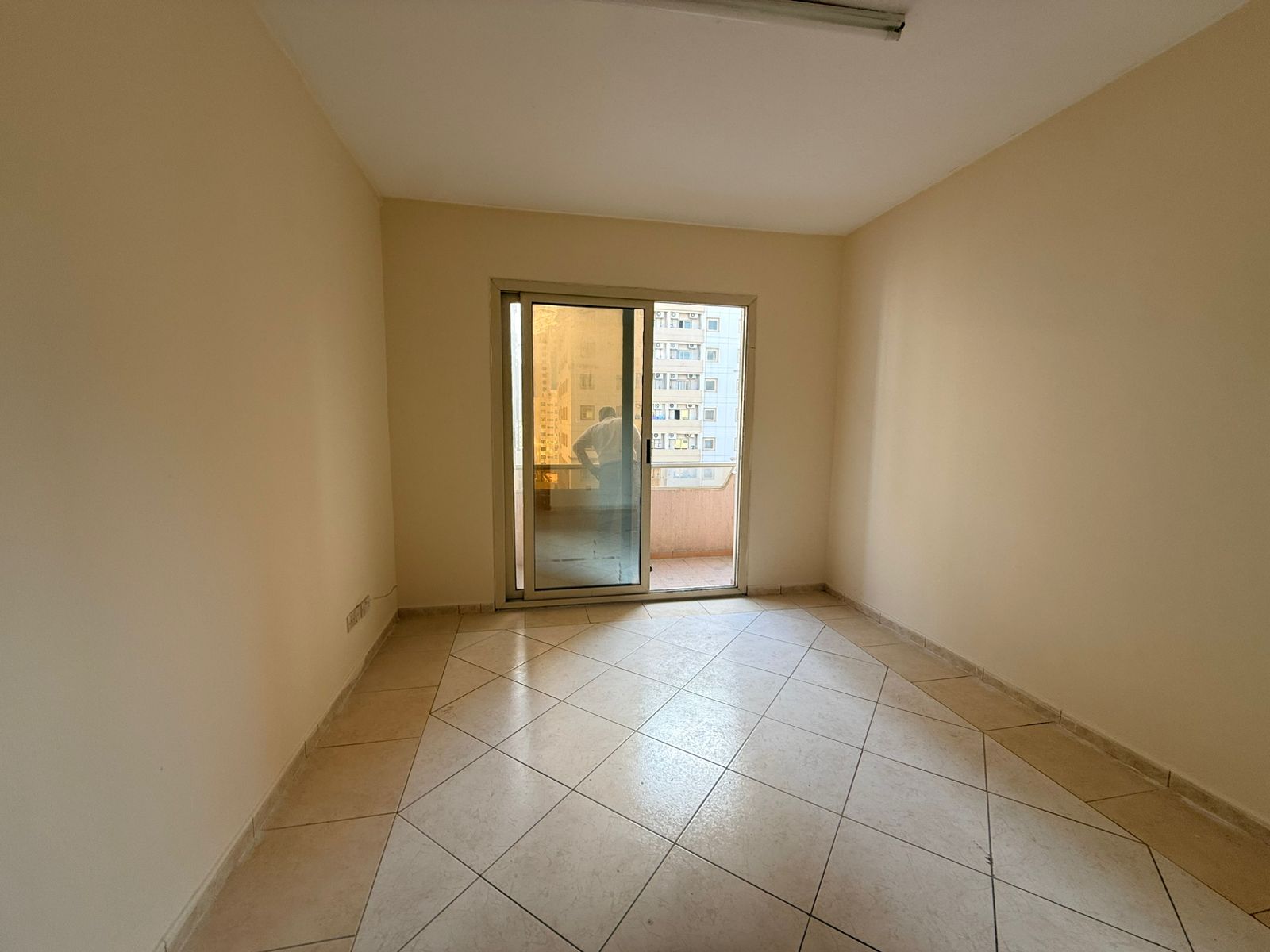 Central air conditioning – Central gas – Balcony – Modern finishing – Spacious layout – Open view – Prime location – Attractive price