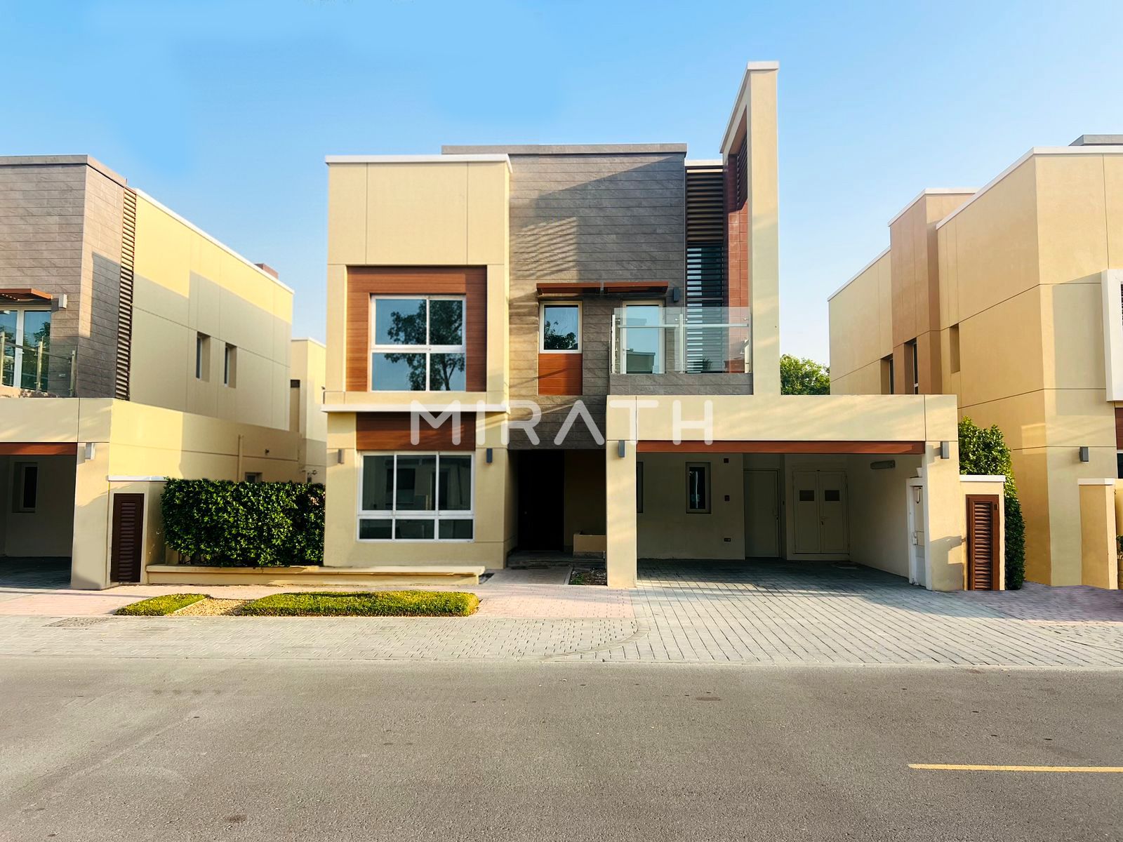 Spacious 4BR Villa | Excellent community | Lantana