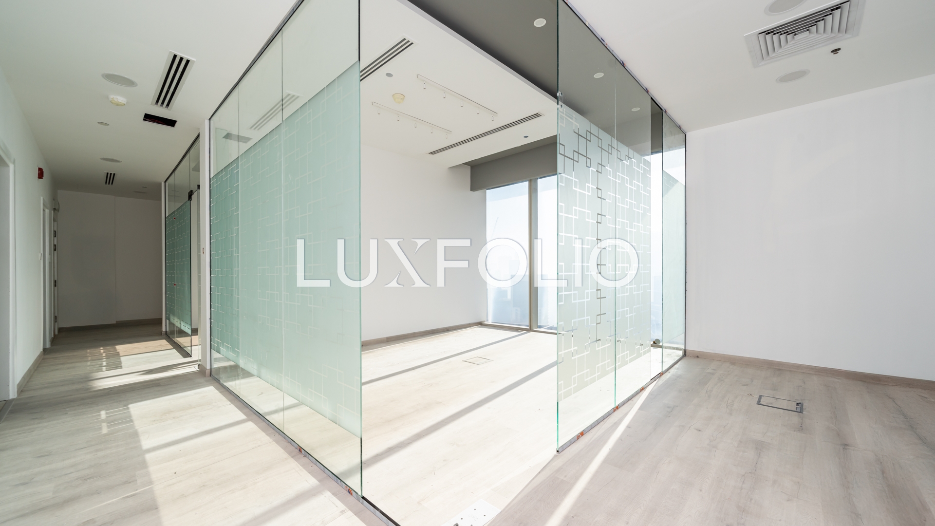 Prime Location | Top Floor | Full of Natural Light