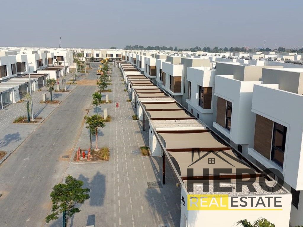 HOT DEAL | Unfurnished | Well Kept Backyard | Spacious Townhouse !