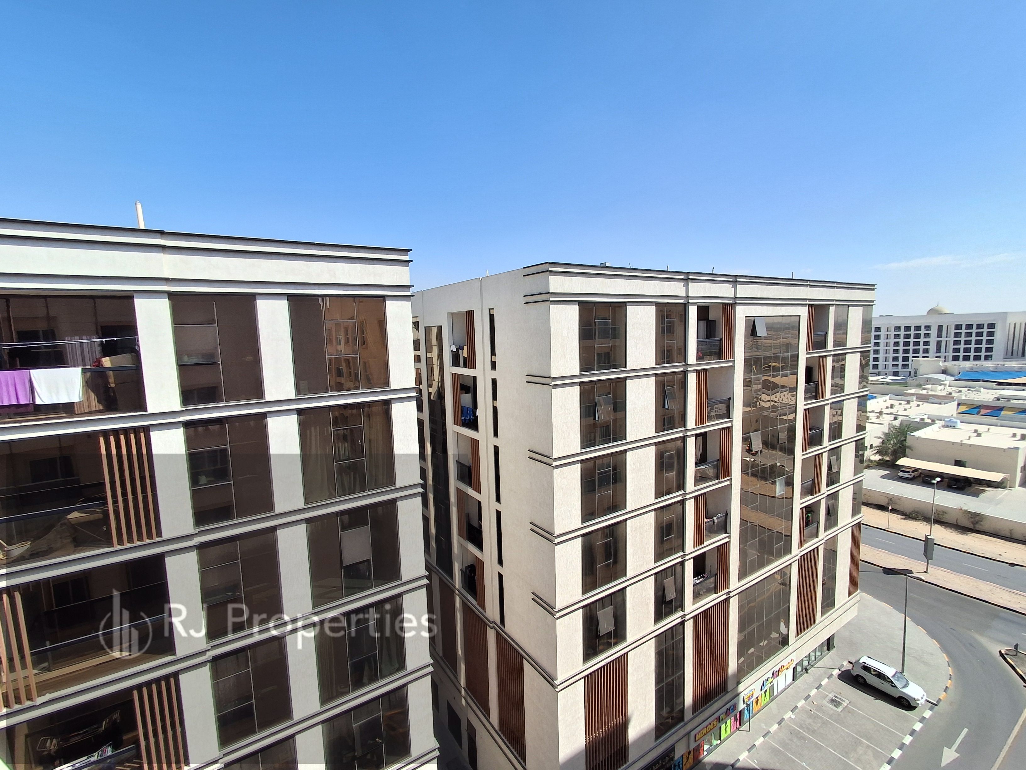 Prime location - 2 BR apartment - close to school - balcony - wardrobes - coverd parking - family building