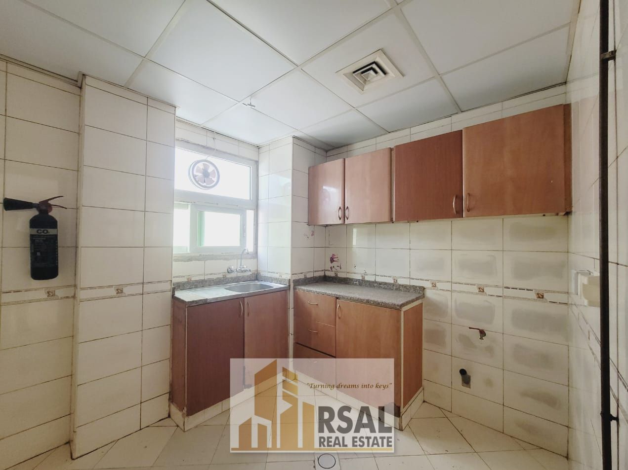 Specious 1BHK With Nice Finishing/Family Building/Near Gaxlay Super Market