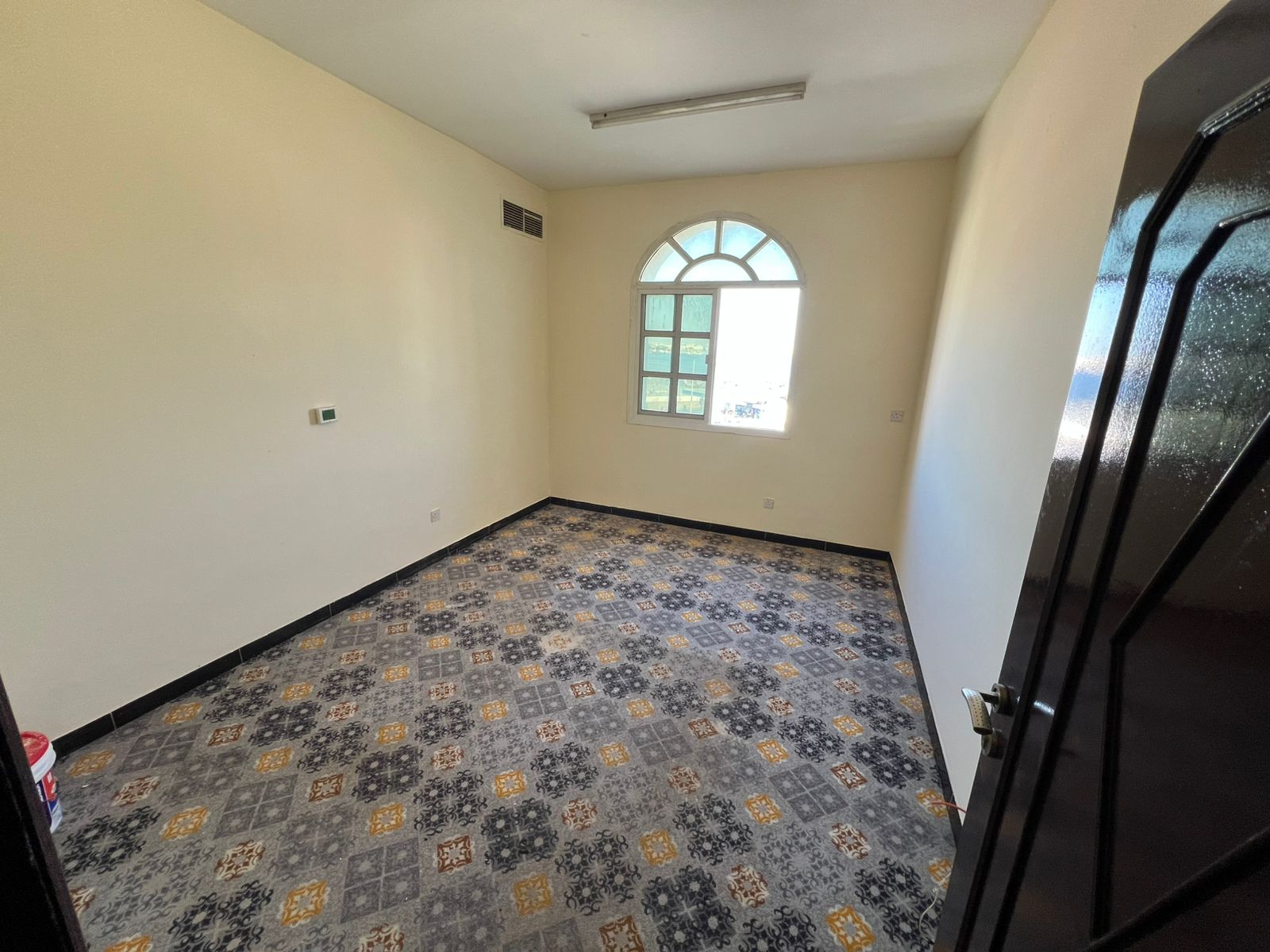 Studio apartment with a sea view, spacious separate room, hallway, and separate kitchen. New, family-friendly building.