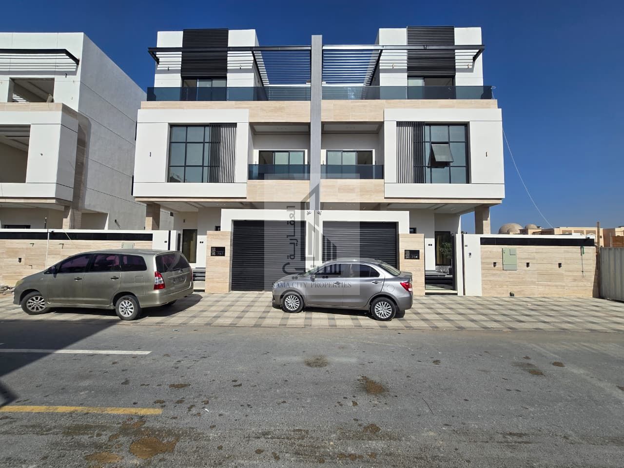 Semi-detached villas in Tala: Land area: 2100 sq ft / 195 sq m Built-up area: 3500 sq ft + 200 sq ft parking space / Total 3750 sq ft 5 bedrooms with ensuite bathrooms / Living room / Dining room / Office or TV room / Maid's room / Elevator / Roof garden.