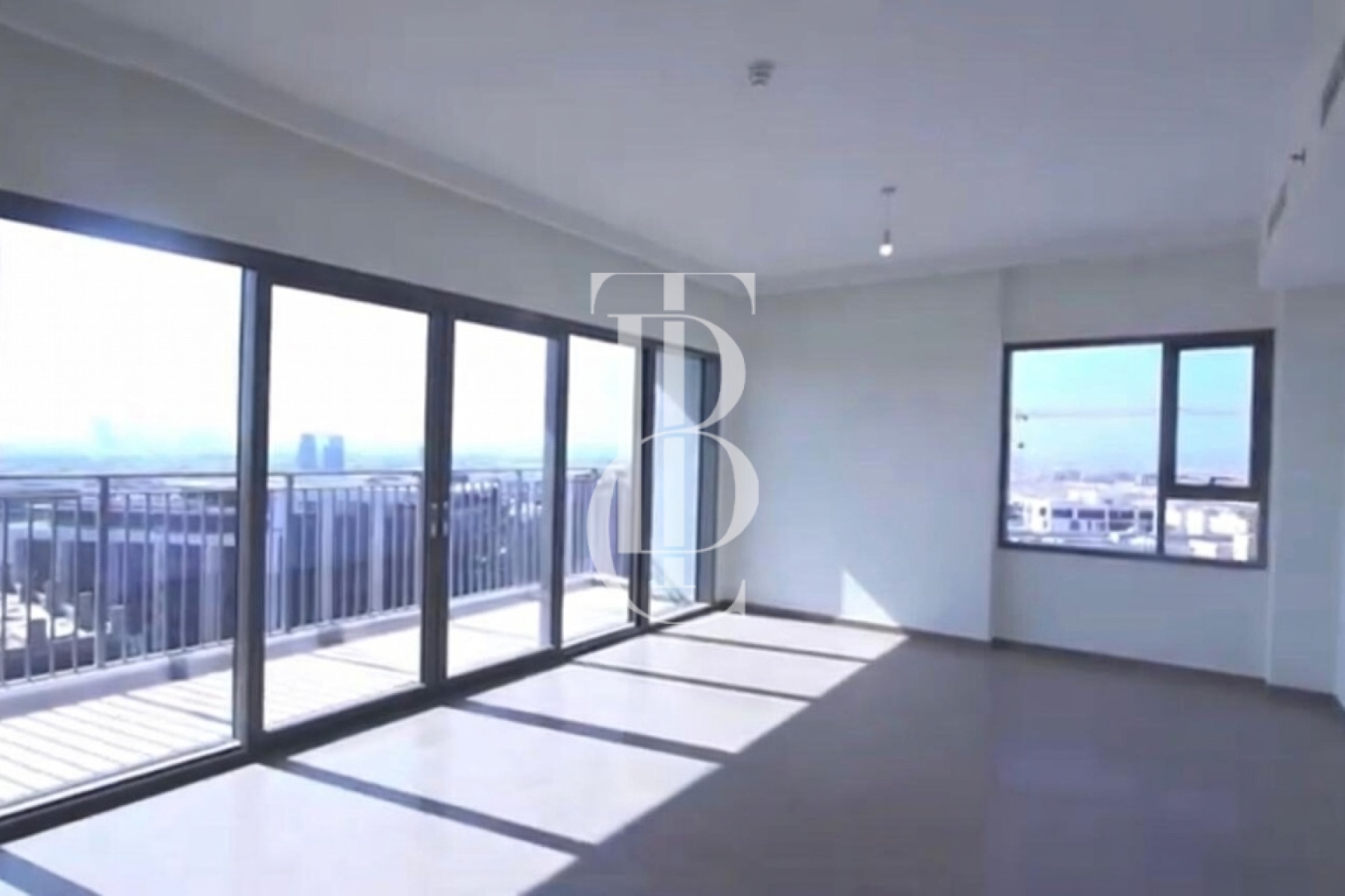 Corner Unit | Closed Kitchen | Great Price