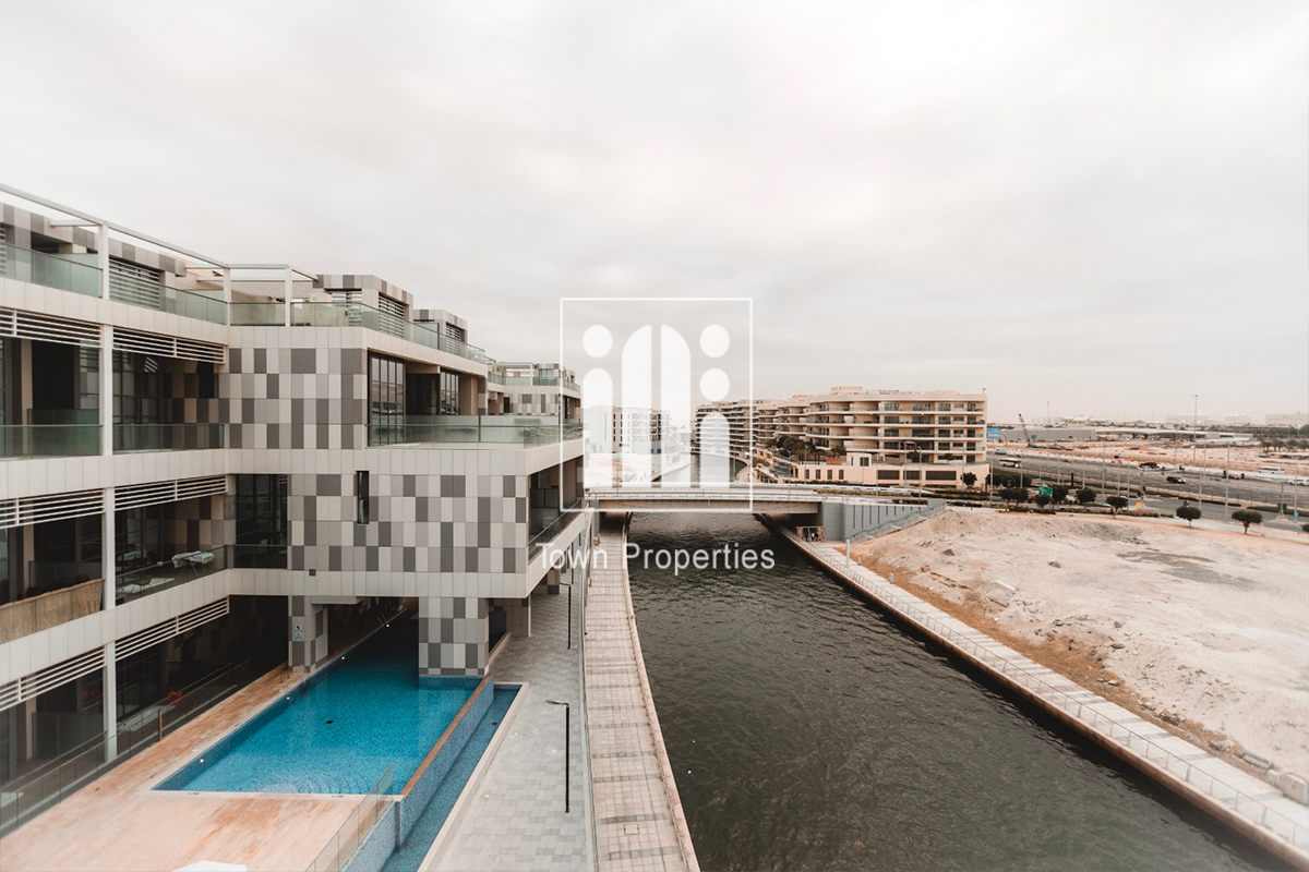 Fully Furnished | Luxury Triplex 3 BR | Private Garden |
