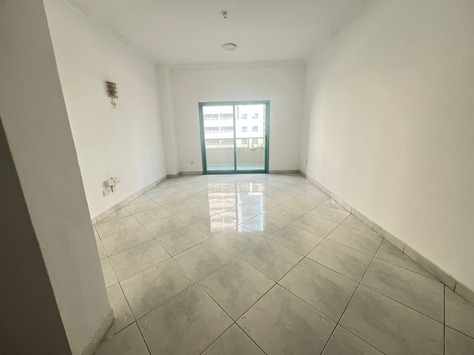 Free air conditioning paid by the owner – The most beautiful 3-bedroom apartment with a living room in Al Khan, featuring balcony with an open view .