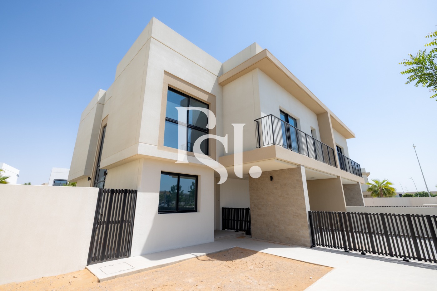 Corner Unit | Amazing layout | Ready to move