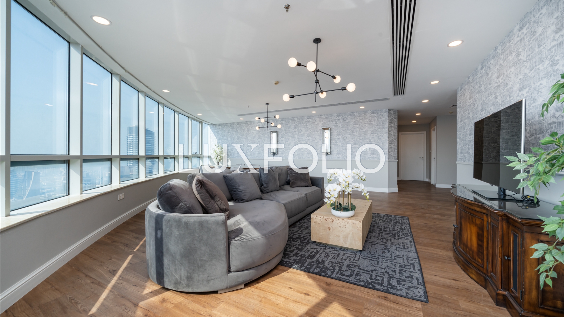 VACANT | SEA VIEWS | RENOVATED | HIGH FLOOR