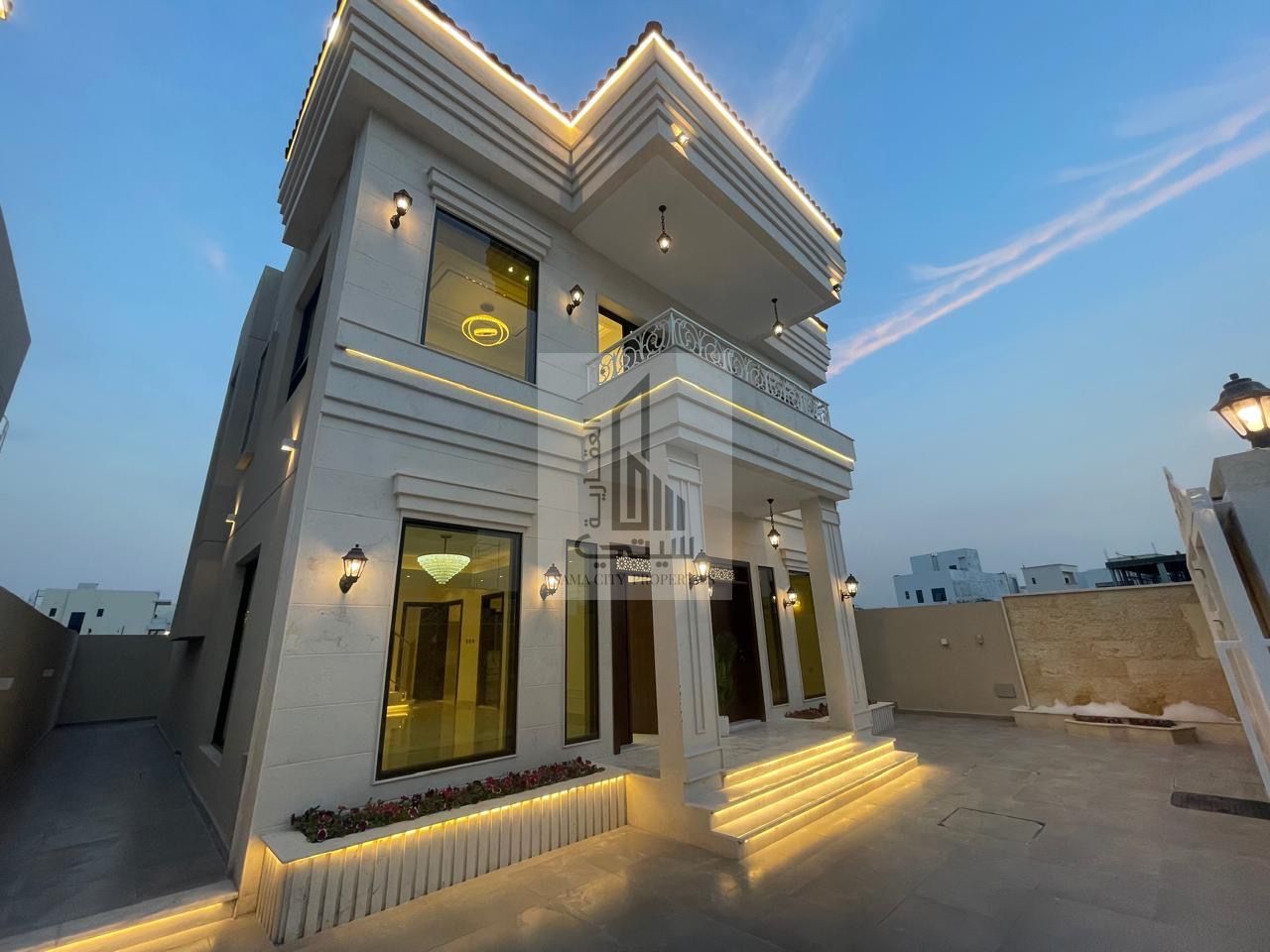 Luxury Classic Villa for Sale – Ajman Al Helio 2 4 Master Bedrooms Directly on the main road Freehold for life for all nationalities Bank financing up to 25 years Ready to move in immediately Includes registration and ownership fees No maint
