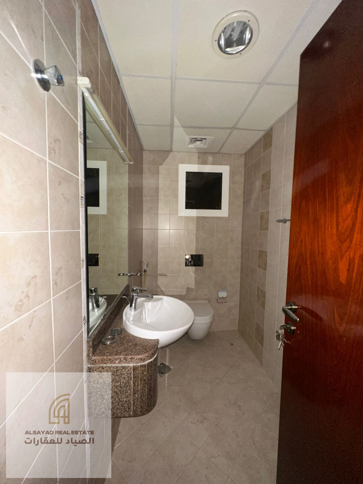 3 BR Apartment in Al Khan Corniche: Waterfront Living
