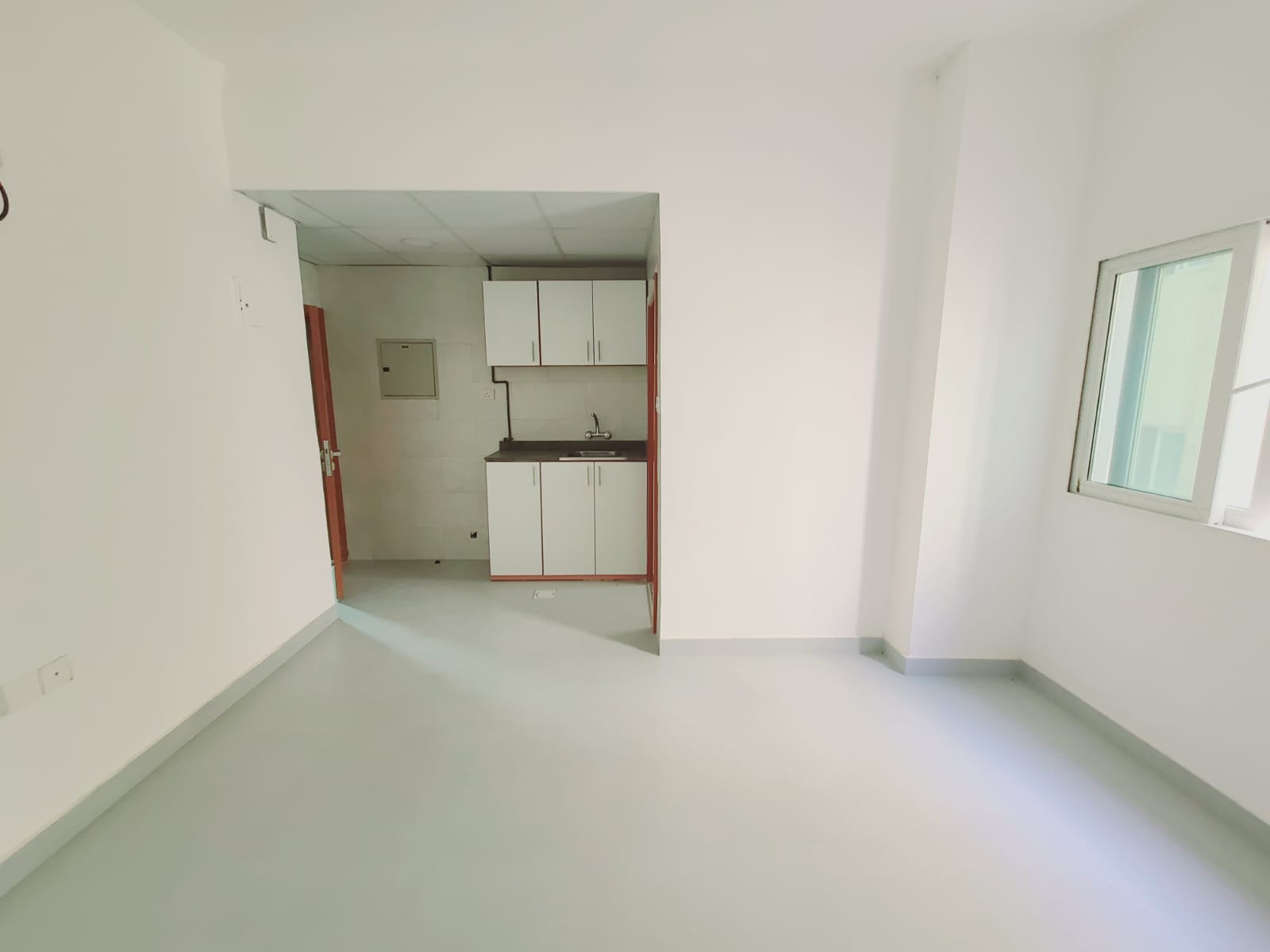 Brand new Luxury Big studio near to safari mall 20k available