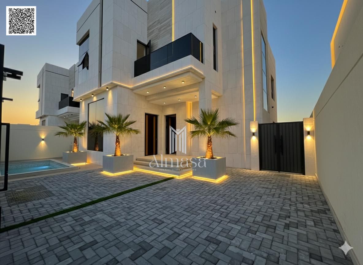 Modern villa With swimming pool on a main street, no registration fees