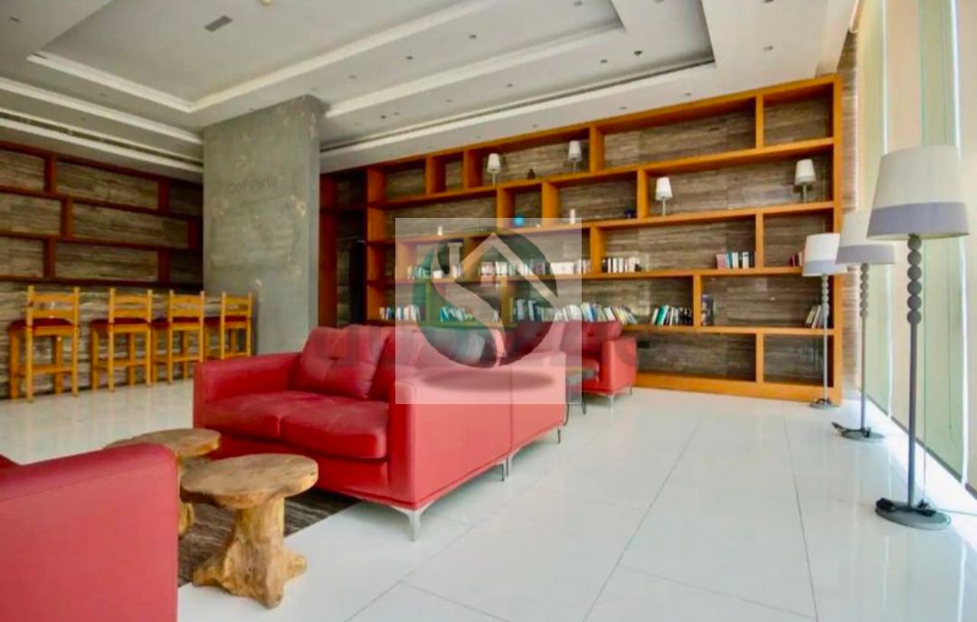 Luxurious Furnish Studio Near Bus Stop
