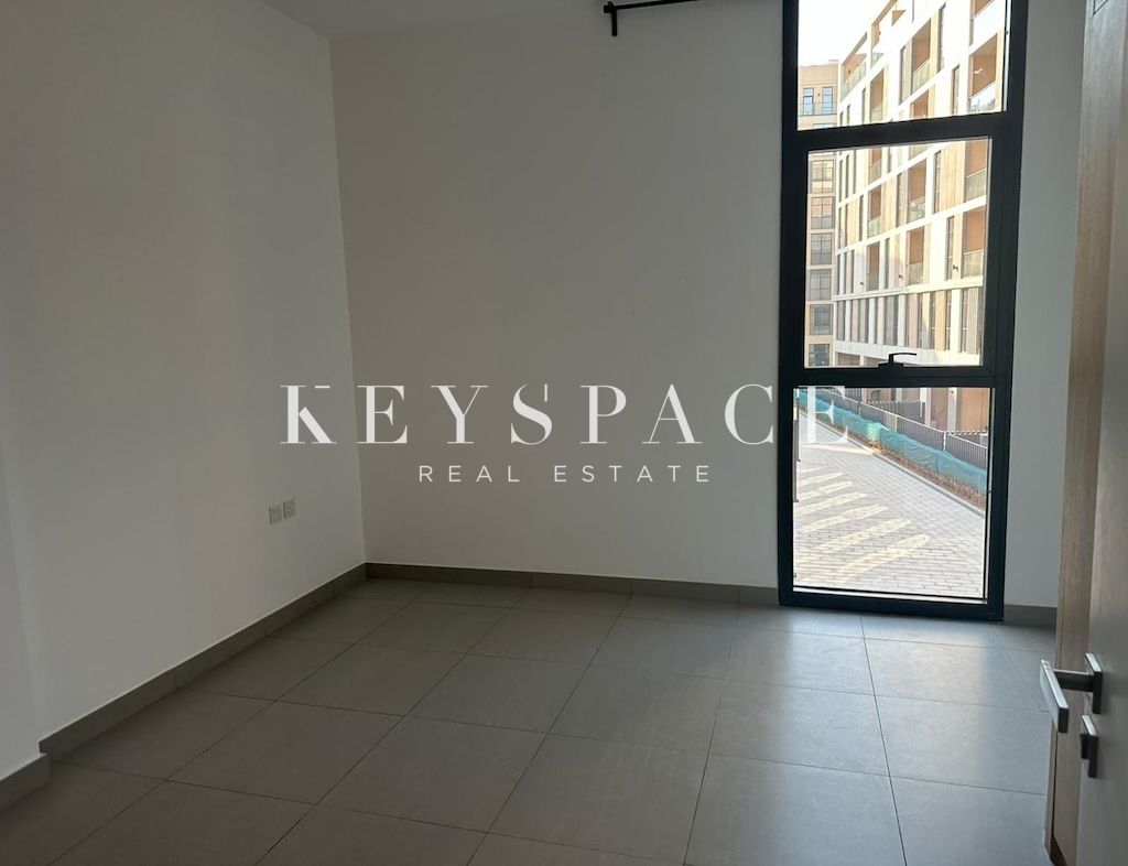 Competitively Priced Apartment in a Prime Central Community | Resale