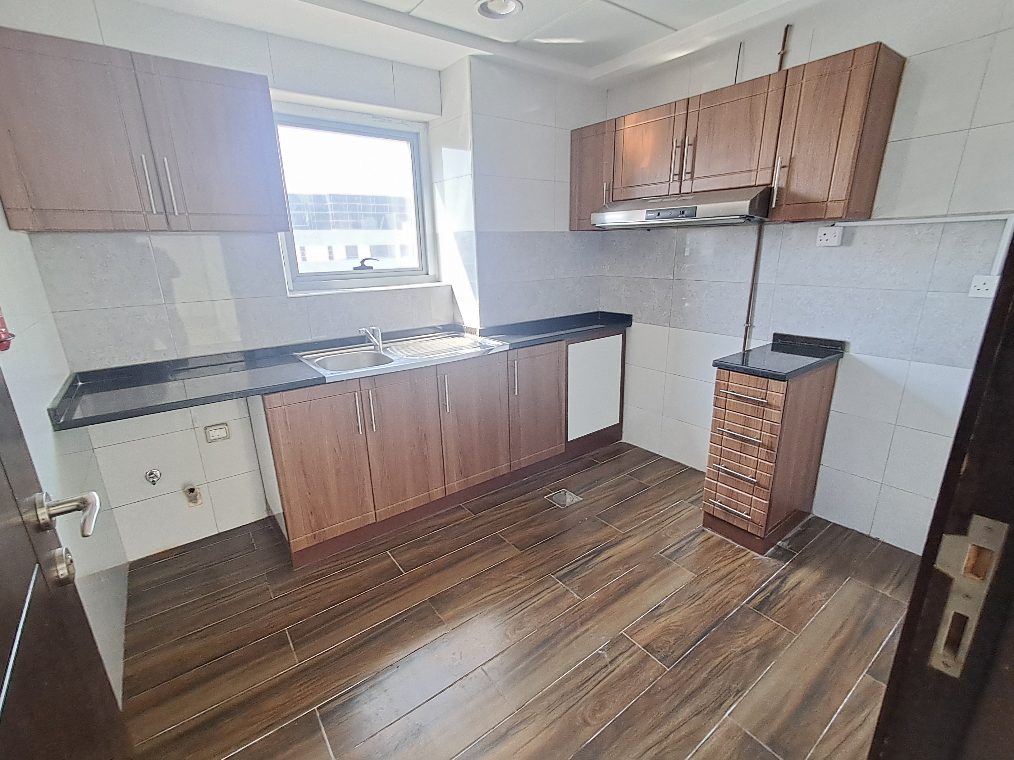 Brand new 1bhk with balcony 2washroom 42k available