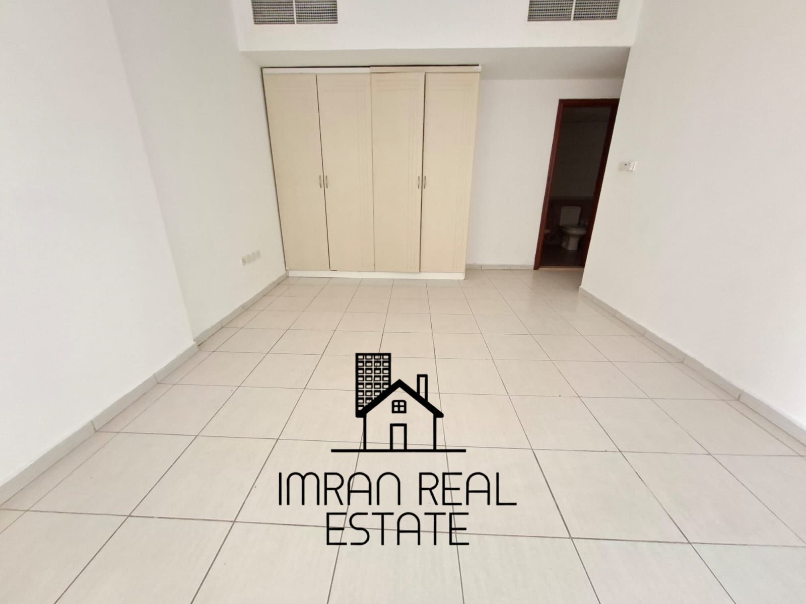 Luxury spacious 1bhk family tower free swimming pool free gym balcony