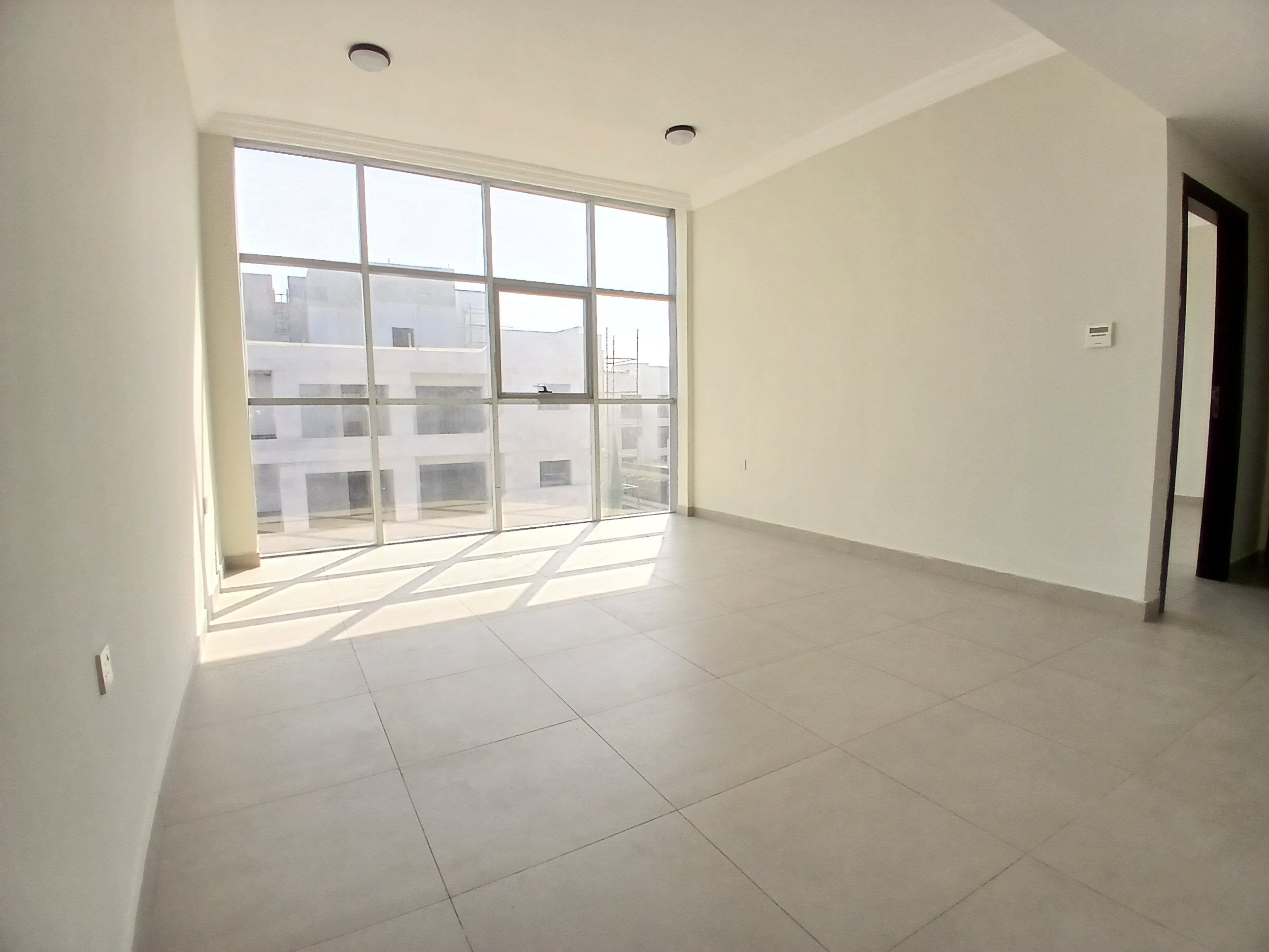 Very specious 1_BR appartment!!_ with balcony 2 bathroom only 42k road side building easy access to Dubai
