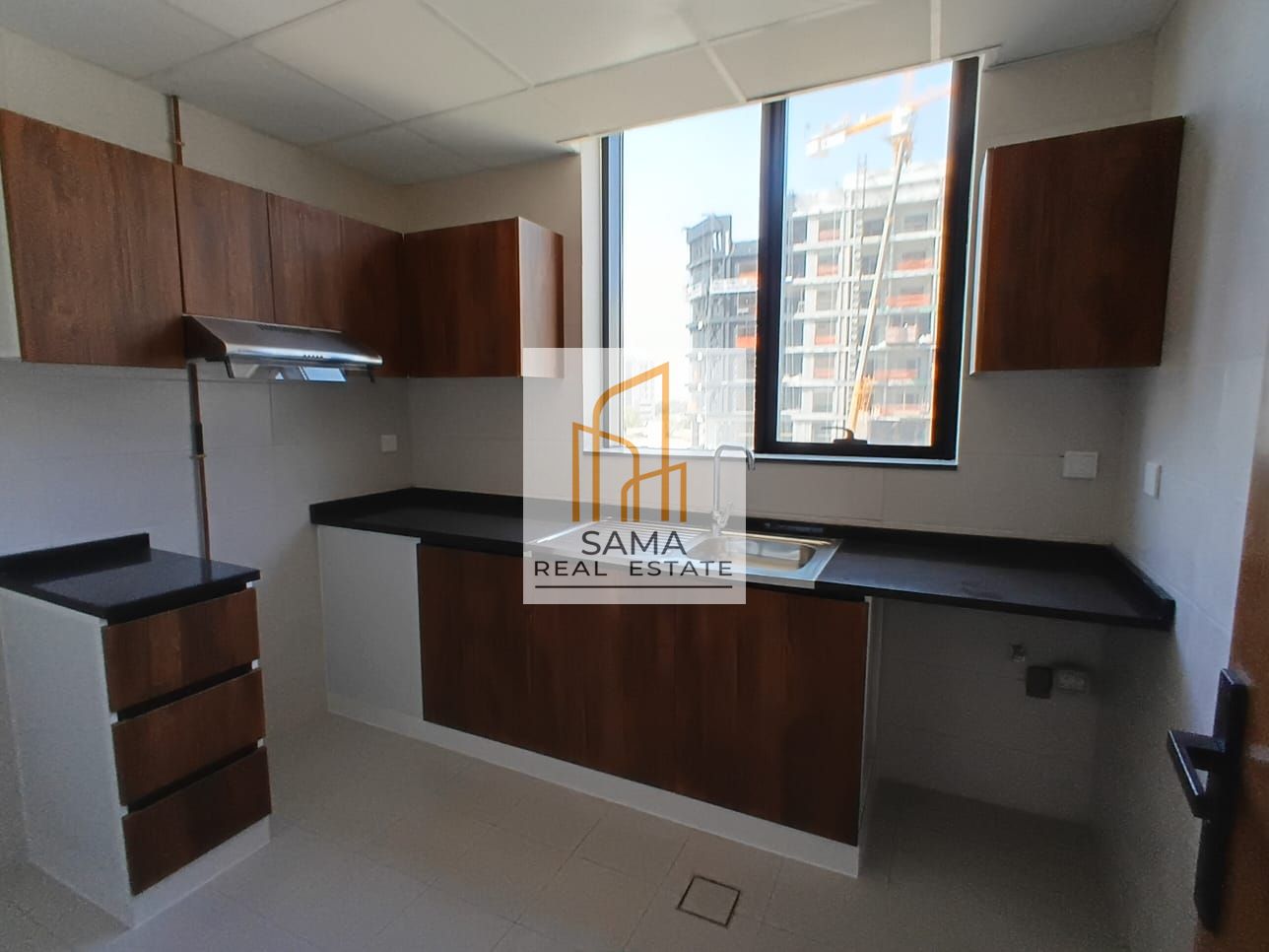 Brend new building 1bhk with balcony +2 Washroom One Month free only 45