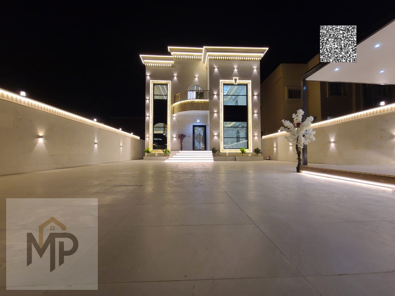 Villa for sale in Al Muwaihat with a large area, freehold ownership for all nationalities, including air conditioning, electricity and water, in a pri