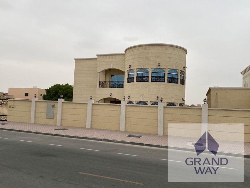 6BR Specious Villa I 2 Big Halls I 2 Majlis I 2 Kitchens