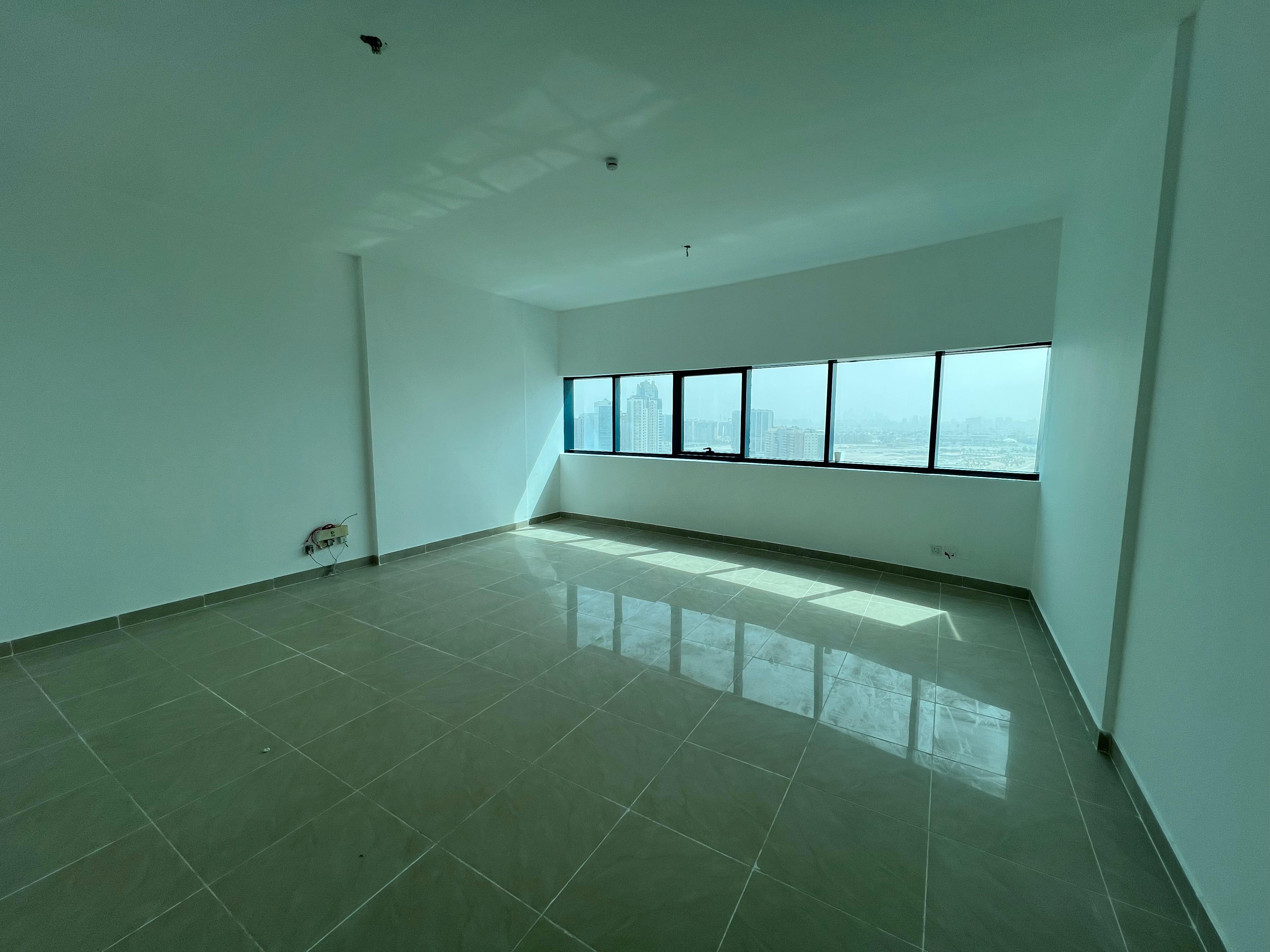 2BHK ; Master Bedroom ; Maid Room ; Laundry Room ; 3 Bathrooms ; Spacious Balcony ; Free Parking ; Gym ; Pool ; 4/6 Cheques