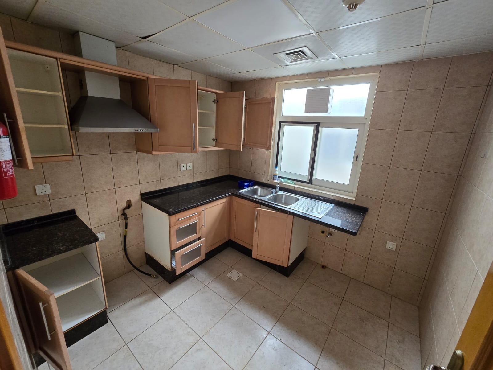 Second floor apartment 1 bedroom and living room, 2 bathrooms Closet in the wall, balcony Al-Qaliyah on the Corniche