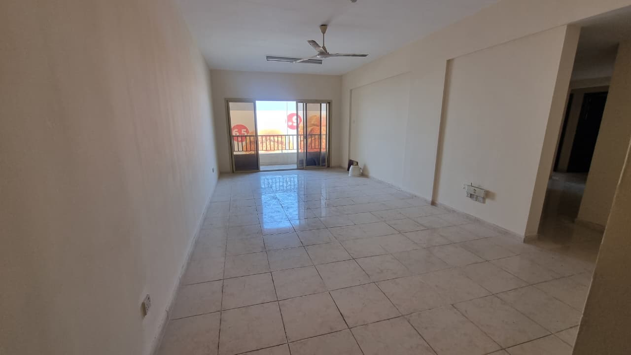 3BHK ; 3 Bathrooms ; Spacious Balcony ; Split AC ; Prime Location ; 4/6 Cheques ; Ready to Move In