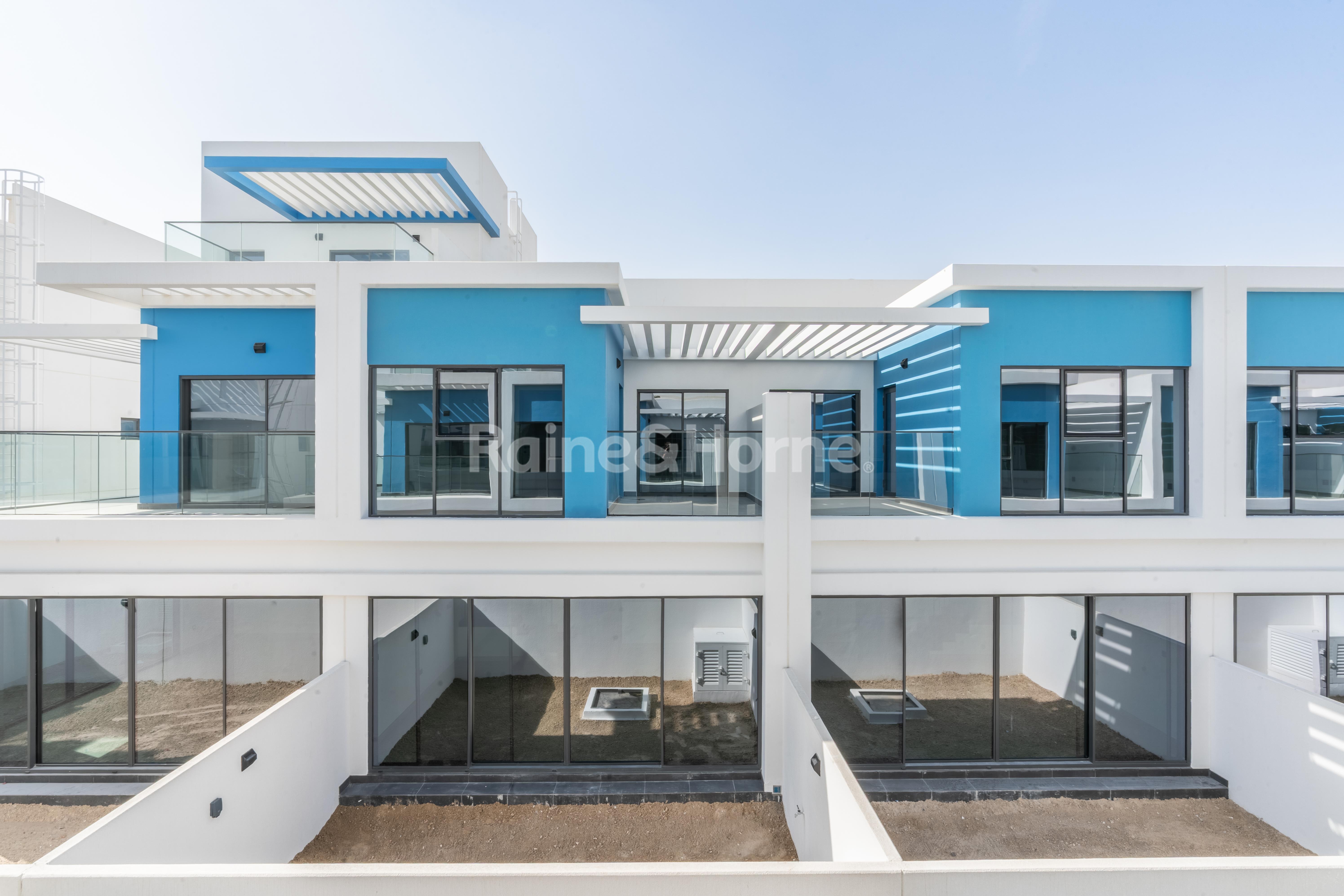 4BR Townhouse in Santorini I Close to Central Hub