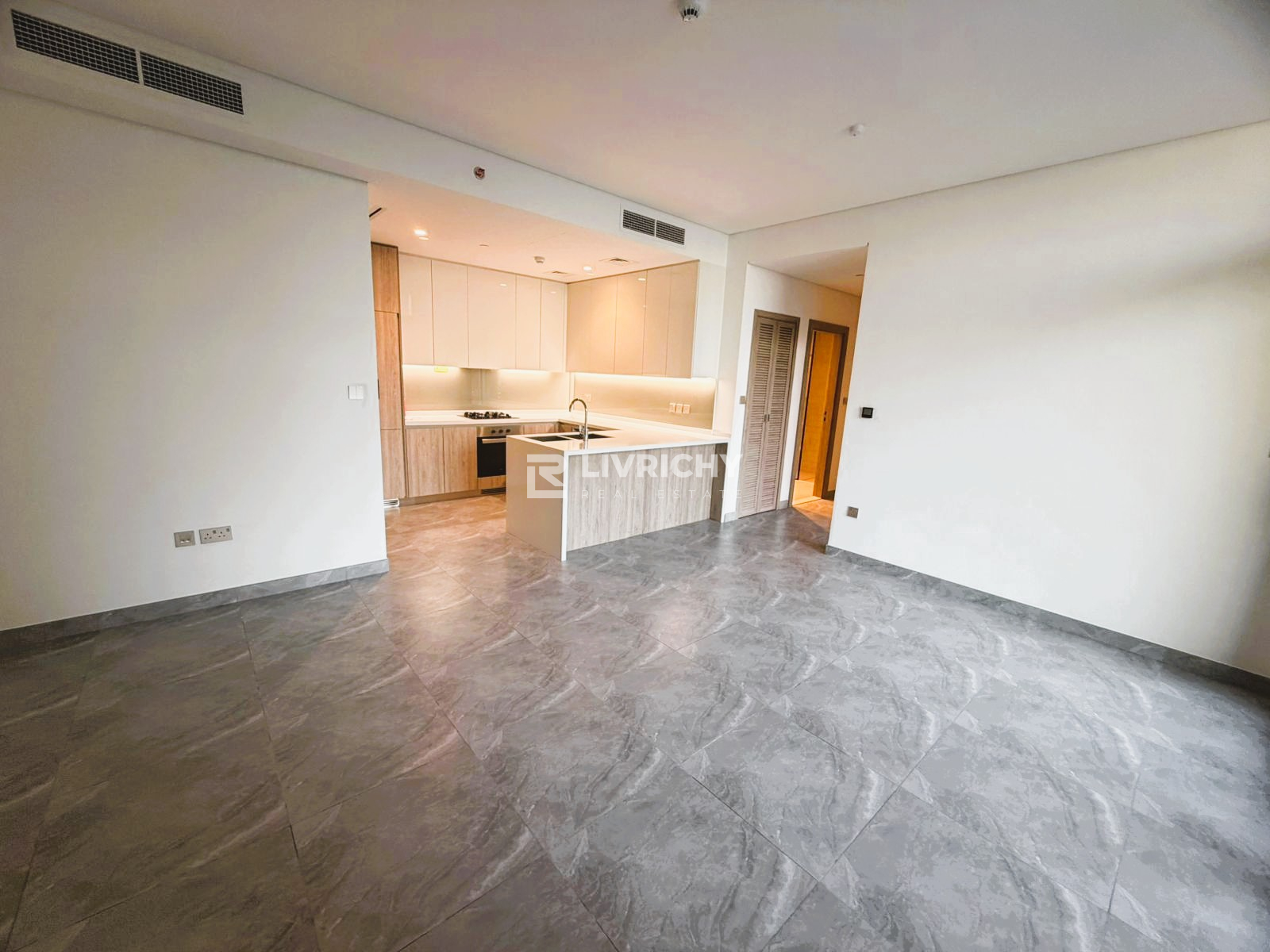 Stunning Views | Good Location | Ready to Move