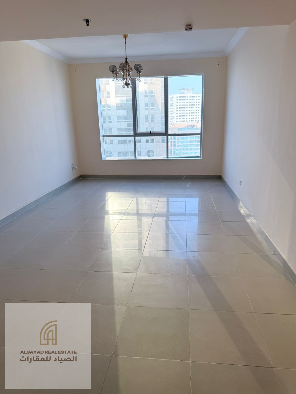 For sale: a two-bedroom apartment with a living room and parking, 100 sq. m. , annual service charges AED 5,000, parking on P5 floor, price AED 600,000