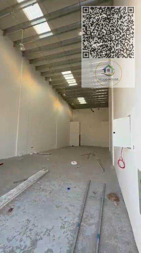 A very large warehouse at an excellent price in a prime location and in very good condition.