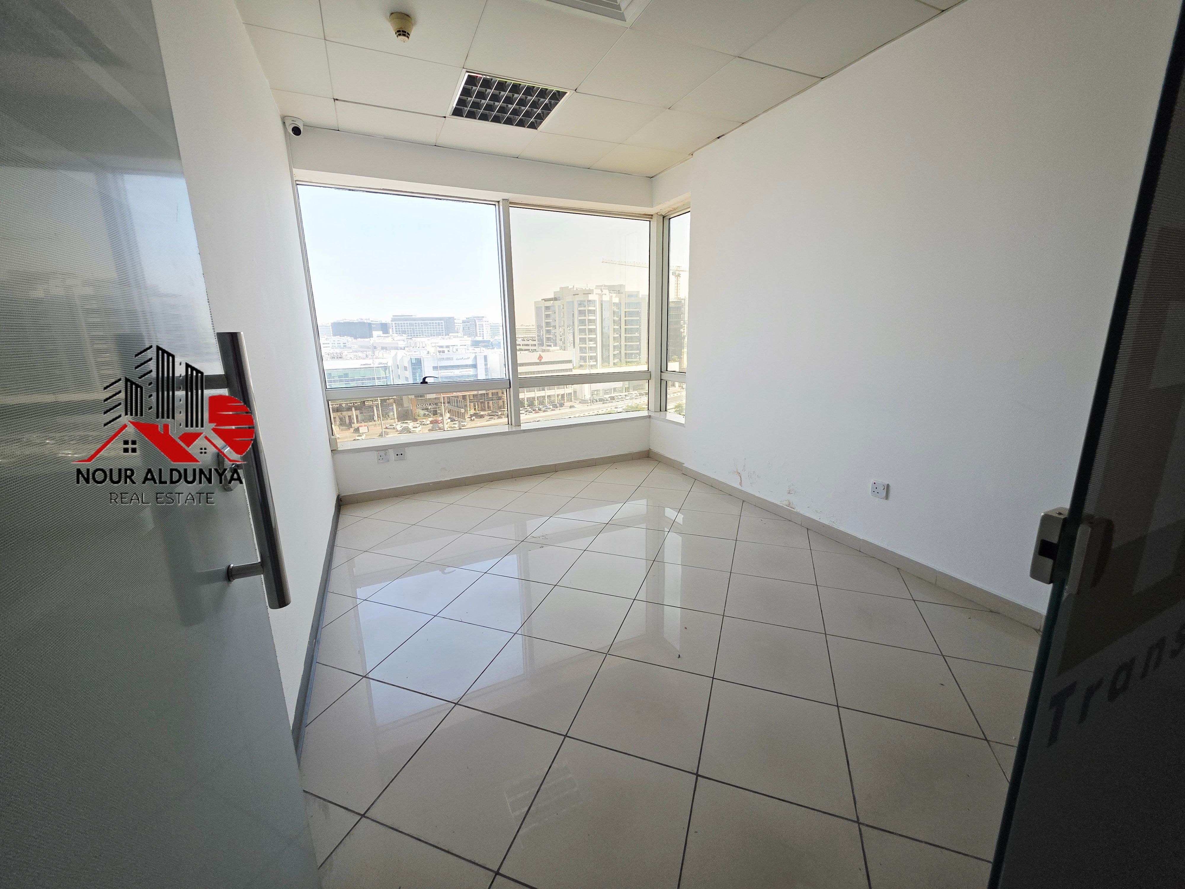 6 CHEQUES. CLOSE TO METRO. FULL COMMERCIAL TOWER. OPEN VIEW. 880SQFT OFFICE. BOOK NOW